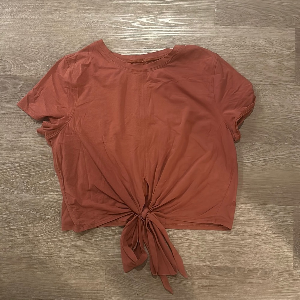 lululemon athletica Rust Short Sleeve Tee